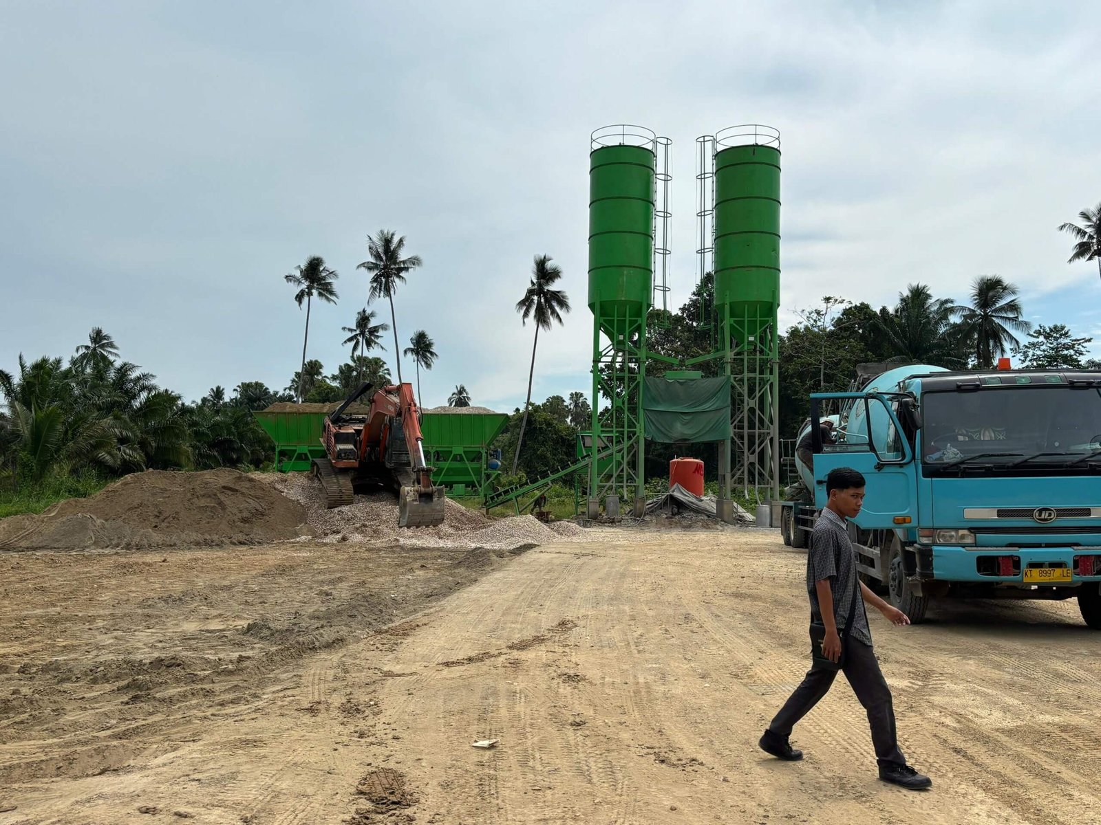 Tanpa Sosialisasi, Batching Plant di Api-Api Berdiri di Tengah Permukiman Warga